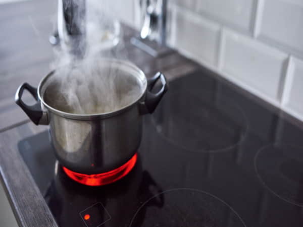Nằm mơ thấy mình bị bỏng nước sôi khi nấu canh