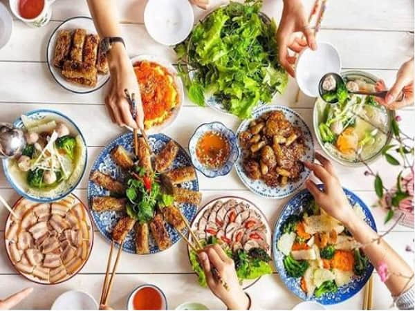 Mơ thấy ăn cỗ có ý nghĩa gì? 