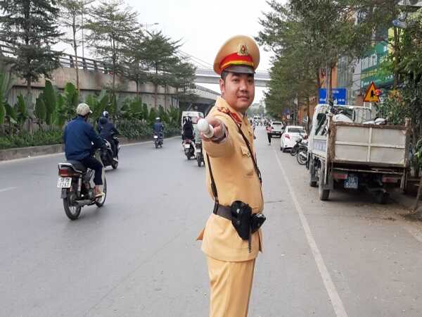 Mơ thấy gặp cảnh sát giao thông đánh con gì? Là điềm báo gì?