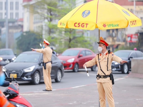 Chiêm bao thấy công an giao thông đánh con gì?