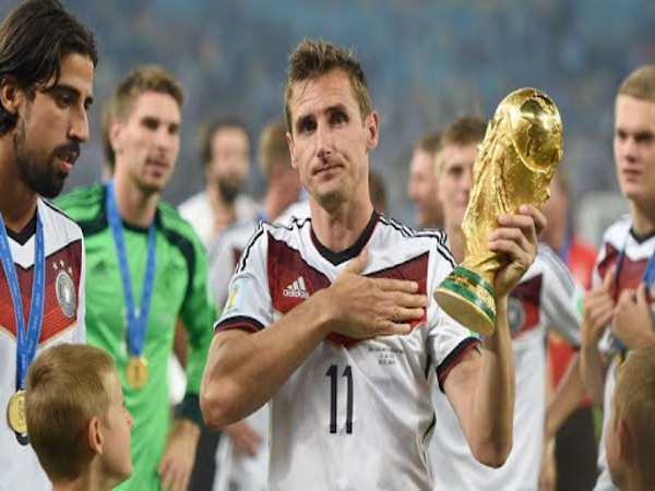 Klose cũng là cầu thủ Đức ghi bàn nhiều nhất tại các kỳ World Cup (16 bàn)