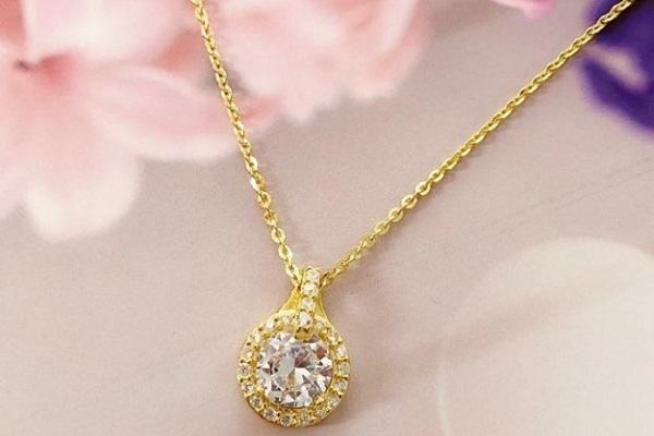 Nhìn nhấy dây chuyền vàng có phải là điềm xui?