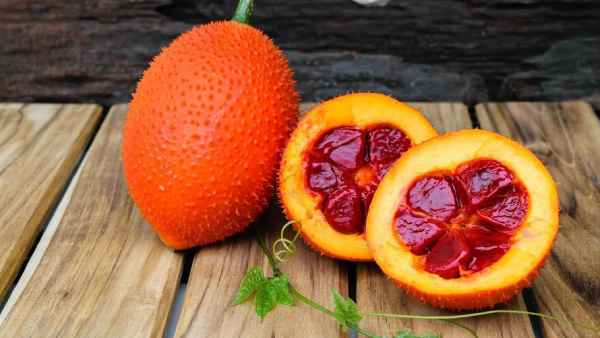 Giải mã giấc mơ thấy quả gấc báo hiệu may mắn đang tới