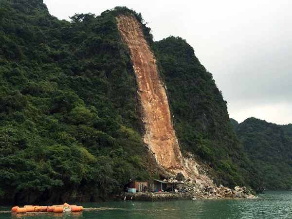 Chiêm bao thấy mình chứng kiến núi sạt lở