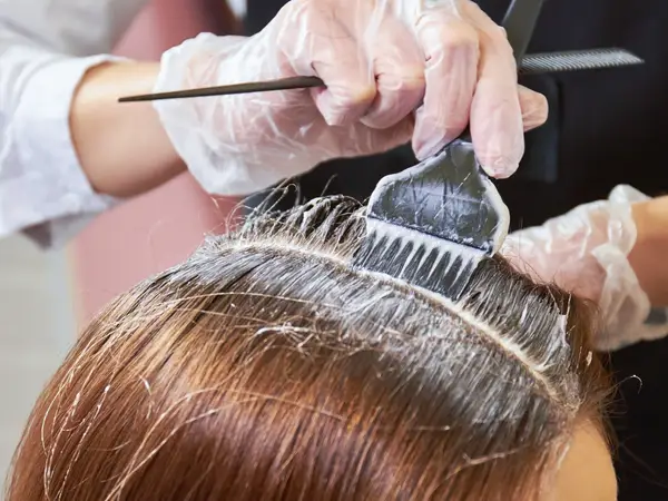 Giải mã chi tiết mơ thấy nhuộm tóc là điềm may hay rủi?
