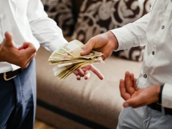 Giải mã điềm báo tâm linh khi mơ thấy người thân cho tiền