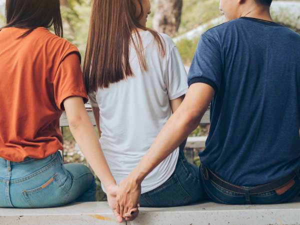 Mơ thấy người yêu ngoại tình với người lạ
