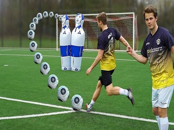 Hướng dẫn cách sút bóng xoáy mạnh cho cầu thủ bóng đá