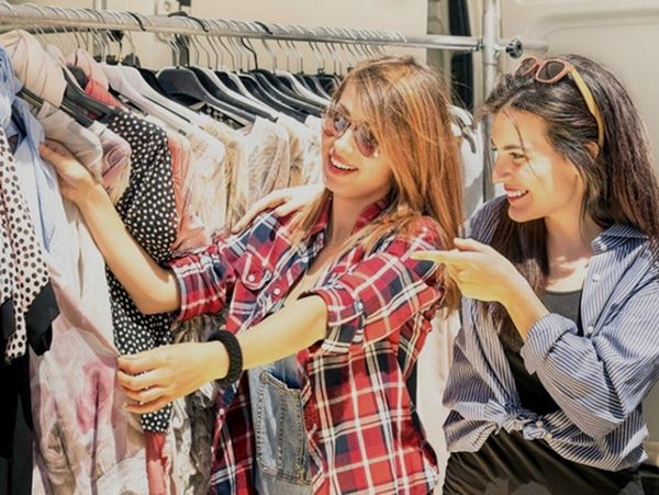 Nằm mơ thấy mua quần áo có điềm gì, dữ hay lành?