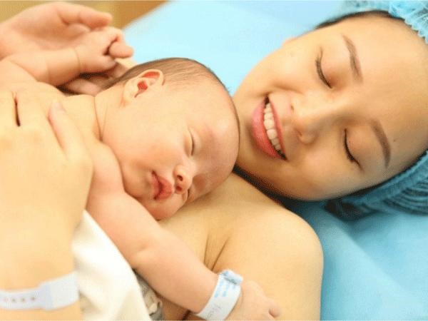 Nằm mơ thấy người khác sinh con là điềm gì, số mấy đại cát?