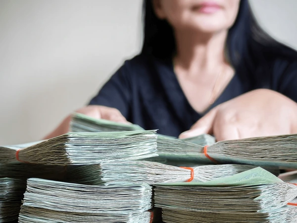 Nằm mơ thấy người khác cho tiền là điềm gì, con gì lộc phát?